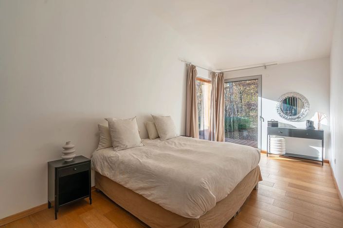 Image No.9-6 Bed House for sale