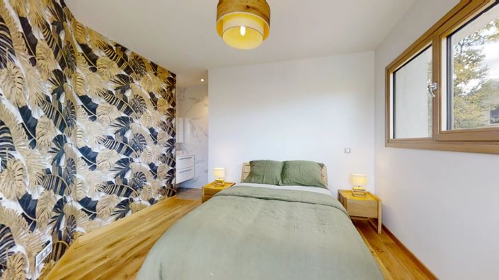 Image No.8-5 Bed House for sale