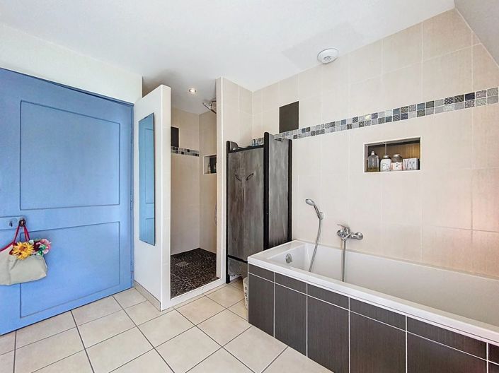 Image No.10-3 Bed House for sale