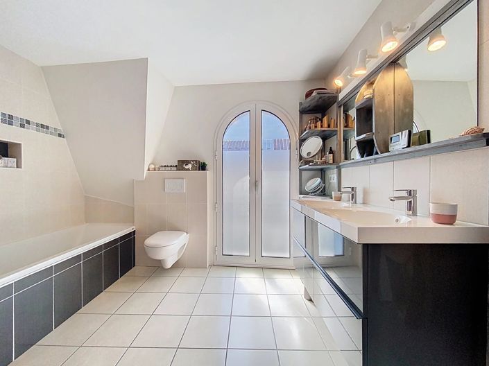 Image No.9-3 Bed House for sale