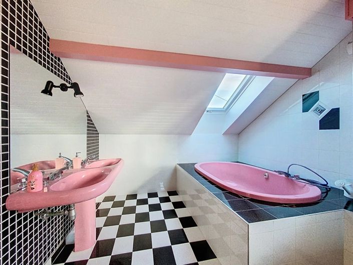 Image No.10-3 Bed House for sale