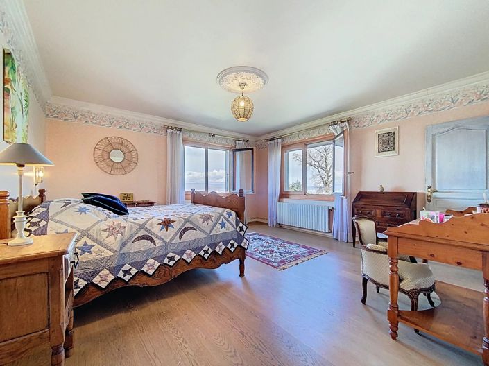 Image No.12-7 Bed House for sale