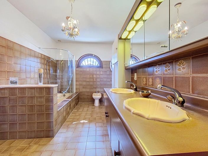 Image No.14-7 Bed House for sale