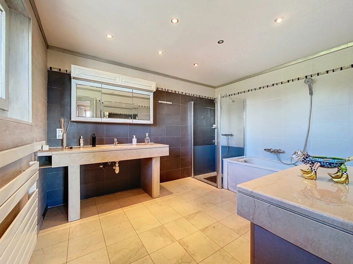 Image No.16-7 Bed House for sale