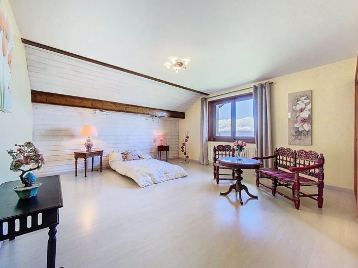 Image No.17-7 Bed House for sale