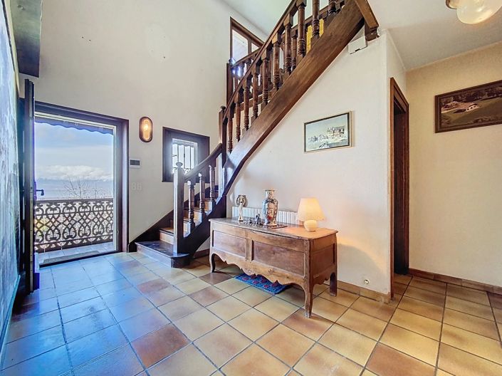 Image No.8-7 Bed House for sale