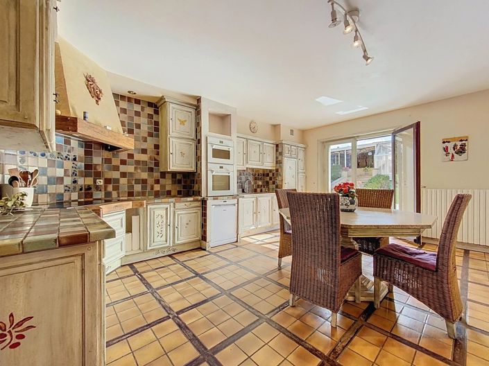 Image No.9-7 Bed House for sale