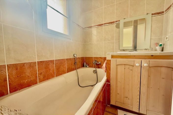 Image No.11-2 Bed House for sale