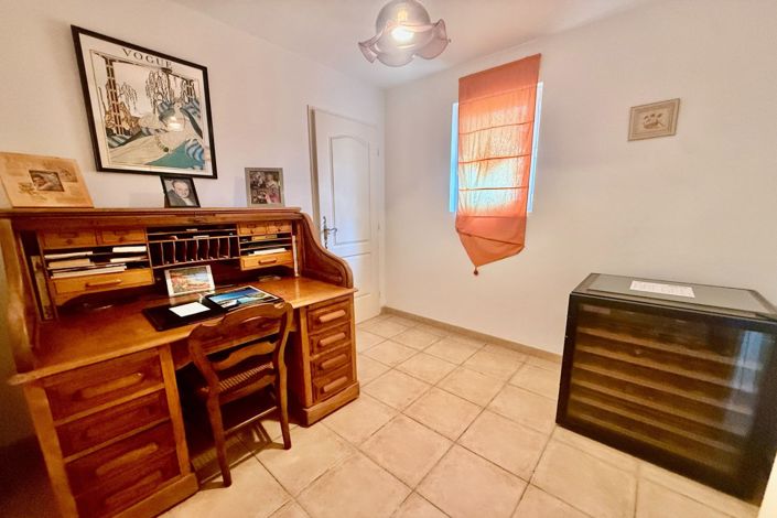 Image No.12-2 Bed House for sale