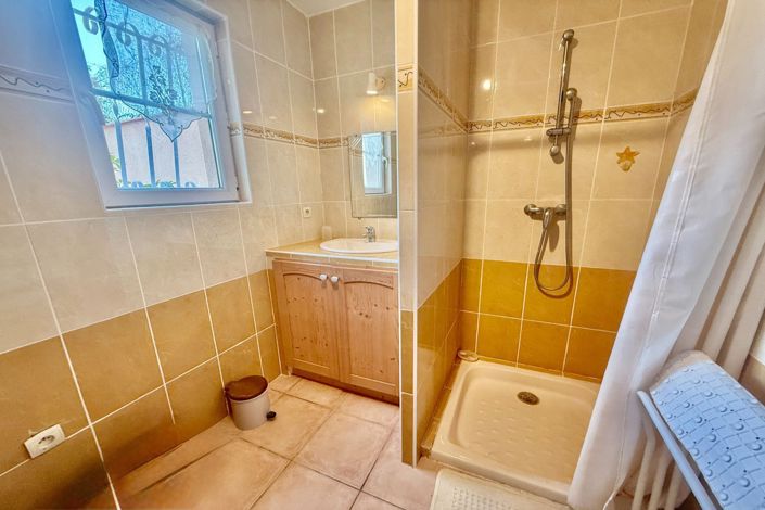 Image No.13-2 Bed House for sale