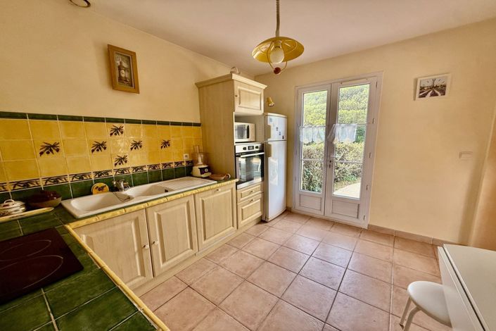 Image No.8-2 Bed House for sale