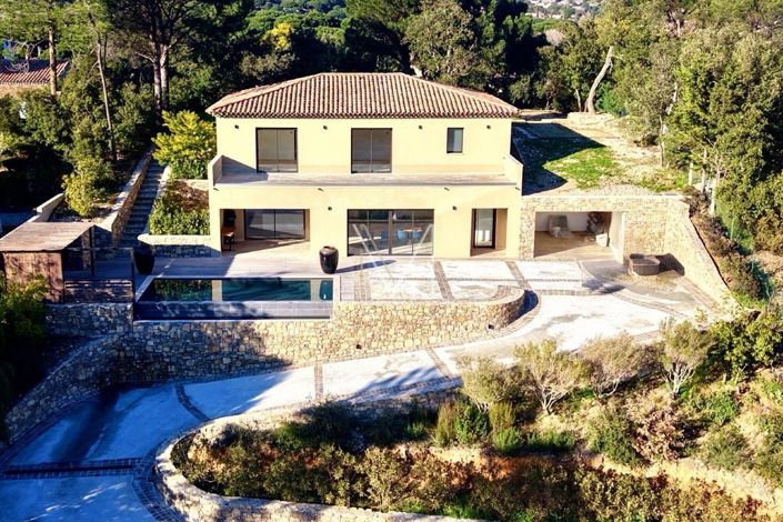 Image No.2-4 Bed House for sale