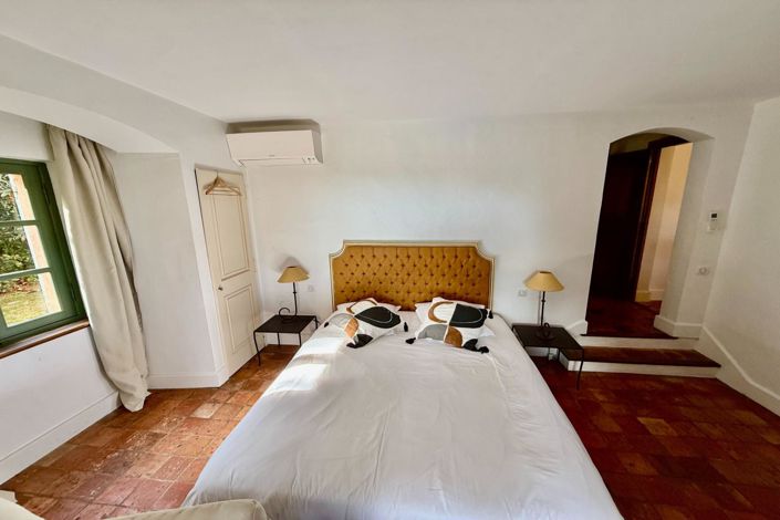 Image No.18-5 Bed House for sale