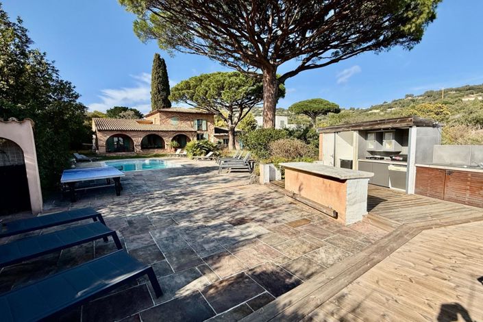 Image No.8-5 Bed House for sale