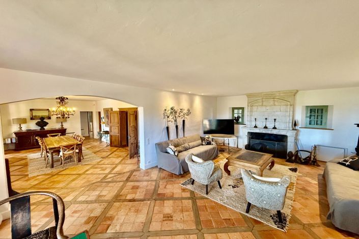 Image No.9-5 Bed House for sale