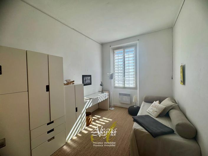 Image No.18-8 Bed House for sale