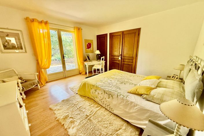 Image No.14-4 Bed House for sale