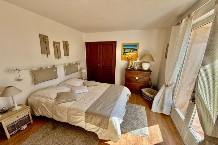 Image No.15-4 Bed House for sale