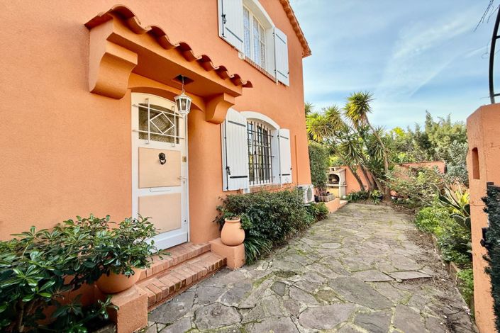 Image No.2-4 Bed House for sale