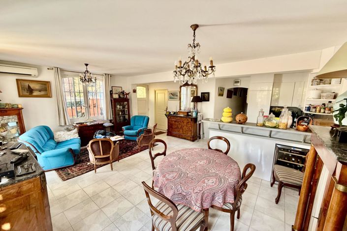 Image No.8-4 Bed House for sale