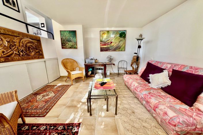 Image No.10-3 Bed House for sale