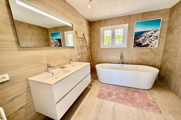 Image No.17-4 Bed House for sale