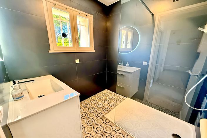 Image No.19-4 Bed House for sale