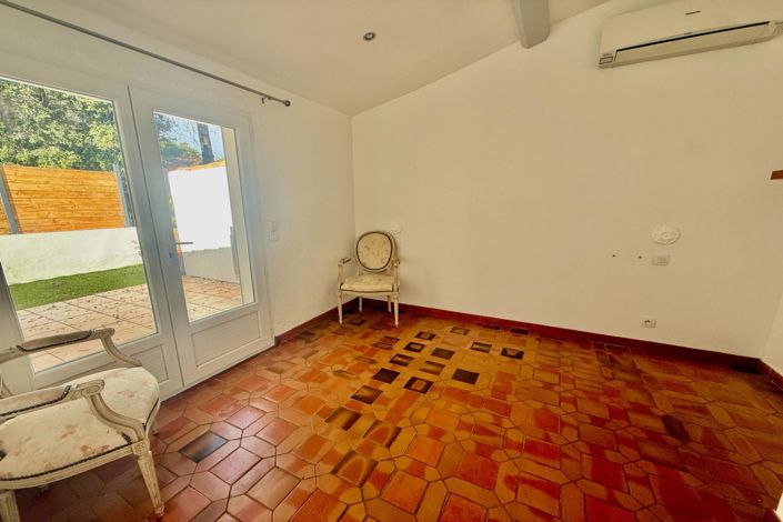 Image No.11-2 Bed House for sale