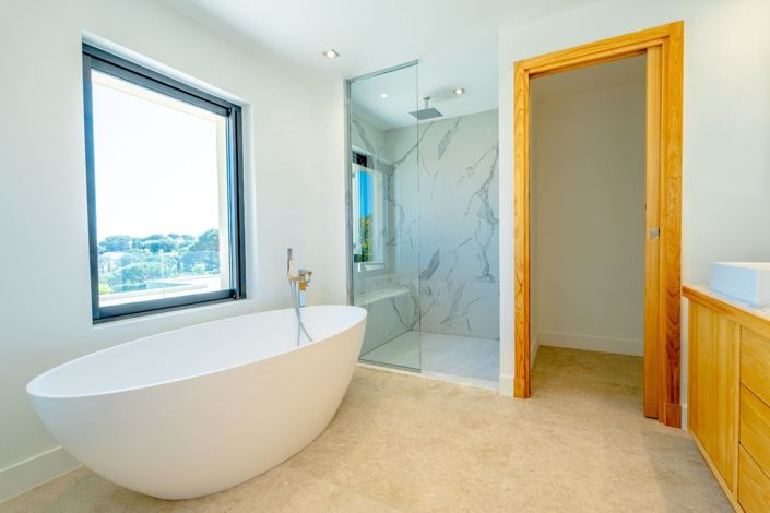 Image No.14-4 Bed House for sale