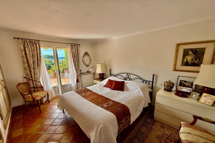 Image No.18-5 Bed House for sale