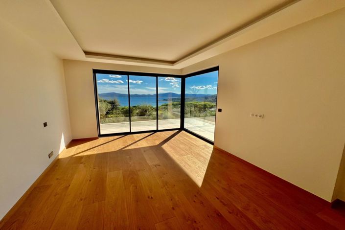 Image No.12-5 Bed House for sale