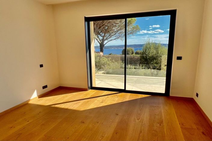 Image No.13-5 Bed House for sale