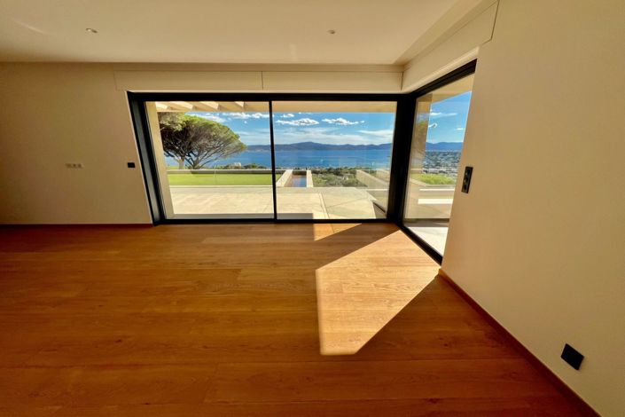 Image No.14-5 Bed House for sale