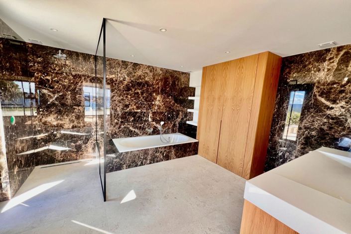 Image No.16-5 Bed House for sale