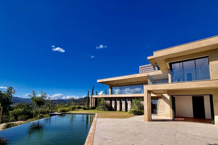 Image No.6-5 Bed House for sale