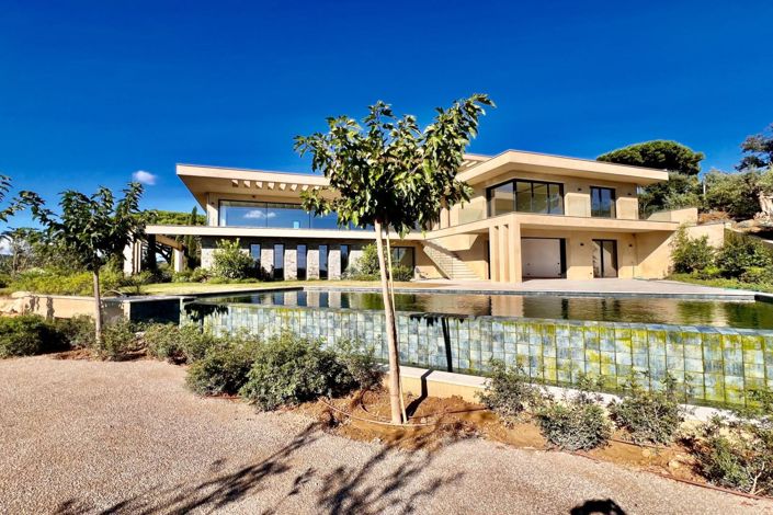 Image No.7-5 Bed House for sale