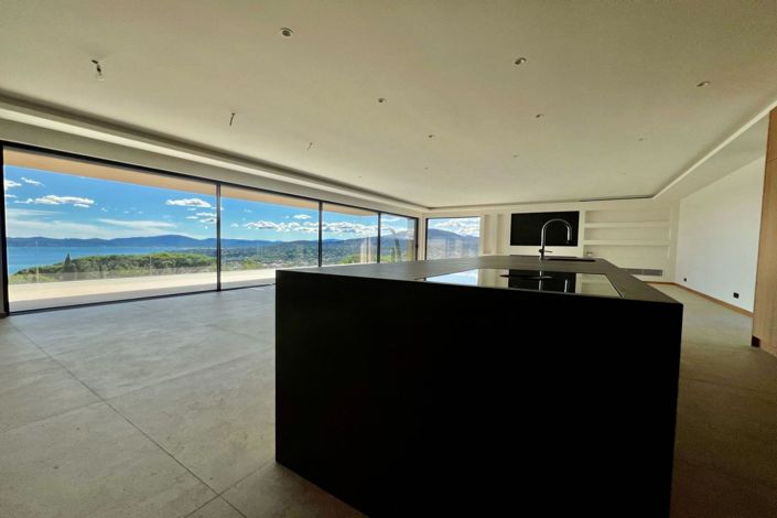 Image No.9-5 Bed House for sale