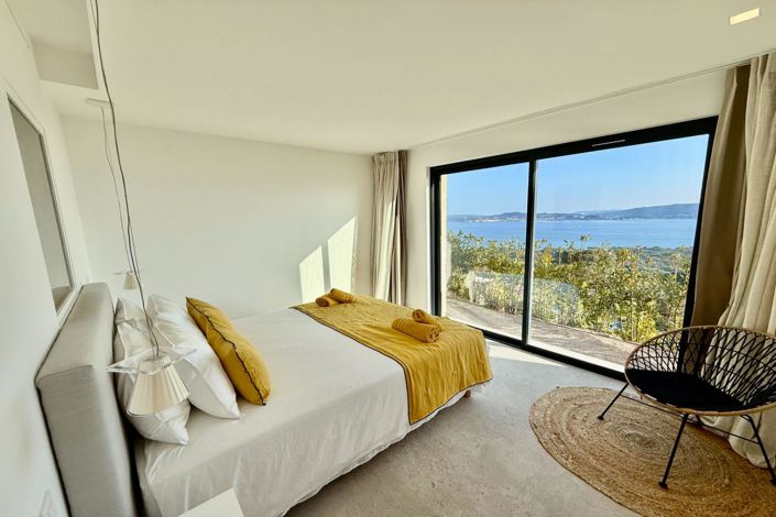 Image No.17-5 Bed House for sale