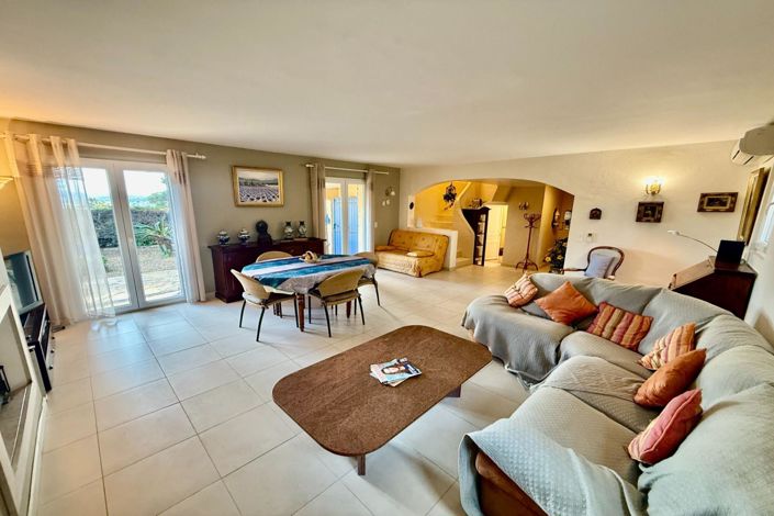 Image No.12-4 Bed House for sale