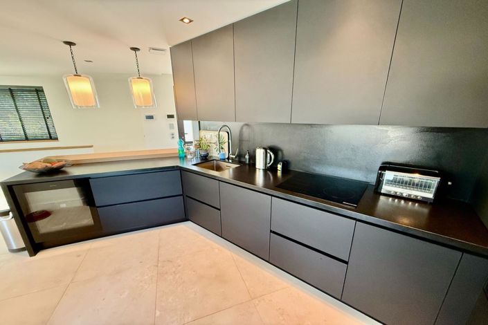 Image No.10-3 Bed House for sale