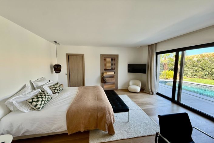 Image No.11-3 Bed House for sale