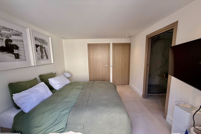 Image No.15-3 Bed House for sale