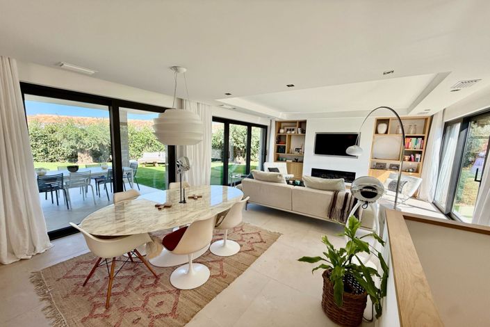 Image No.8-3 Bed House for sale