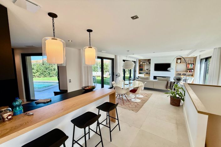 Image No.9-3 Bed House for sale