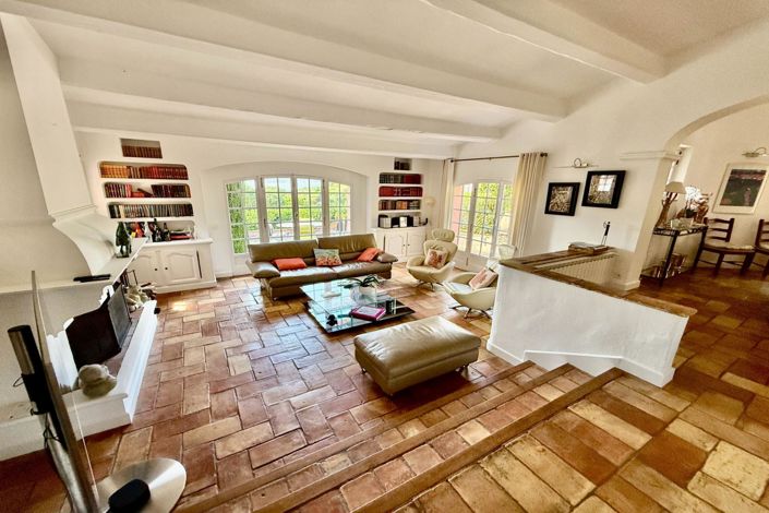 Image No.10-5 Bed House for sale