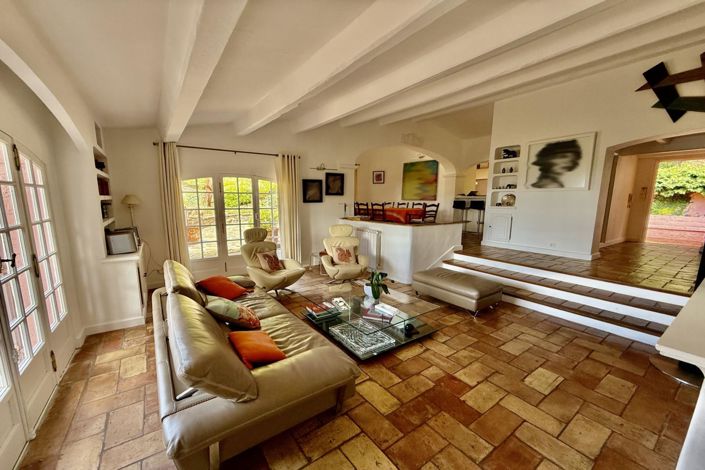 Image No.12-5 Bed House for sale