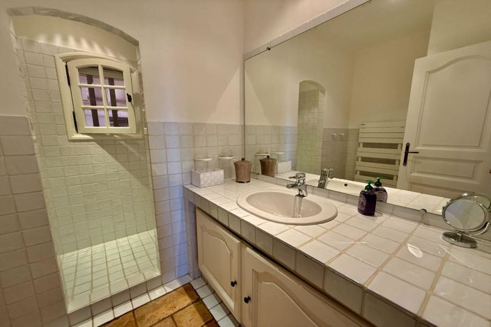 Image No.18-5 Bed House for sale