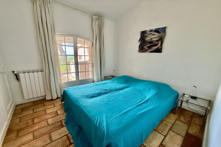 Image No.20-5 Bed House for sale