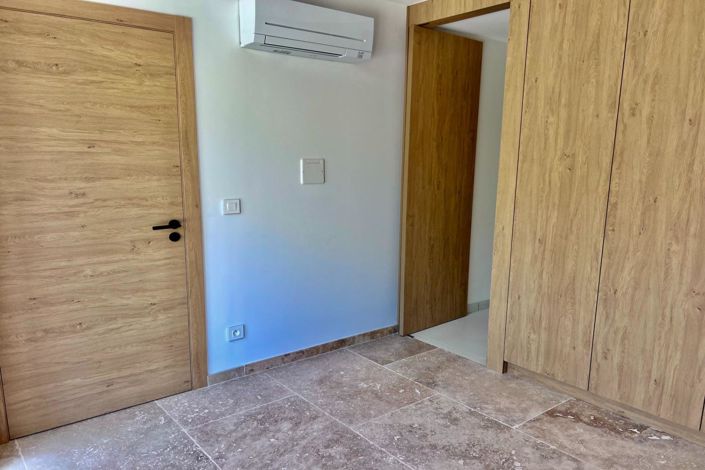 Image No.10-4 Bed House for sale