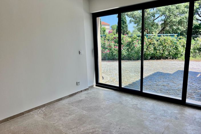 Image No.9-4 Bed House for sale